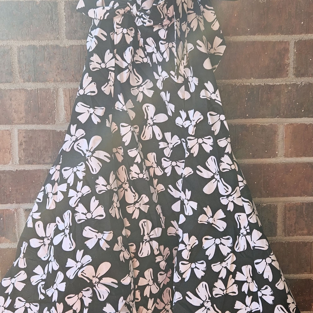 Adorable Bow Pattern Dress in White and Black